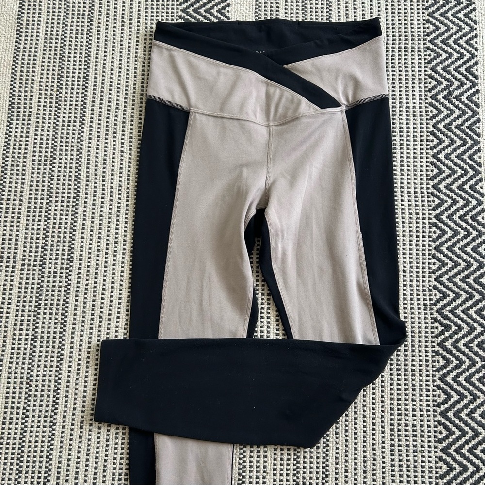 Athleta Women’s Black and Cream Leggings